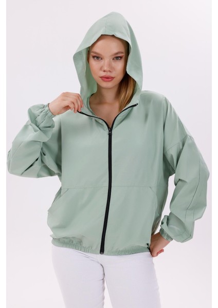 Kadın Kapüşonlu Su ve Rüzgar Geçirmez Oversize Yağmurluk - Rüzgarlık
