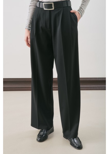 Dına Pile Detaylı Pantolon Siyah fırsatları