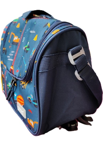 Erkek Çocuk Beslenme Çantası Izoleli Geniş Kapasiteli Hem Askılı Hem Elde Tutmalı (28CM*18CM) AD2561