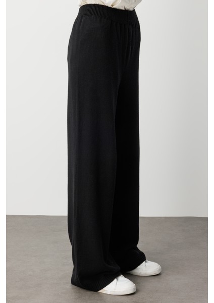 Geniş Paça Beli Lastikli Siyah Triko Jogger Pantolon fırsatları