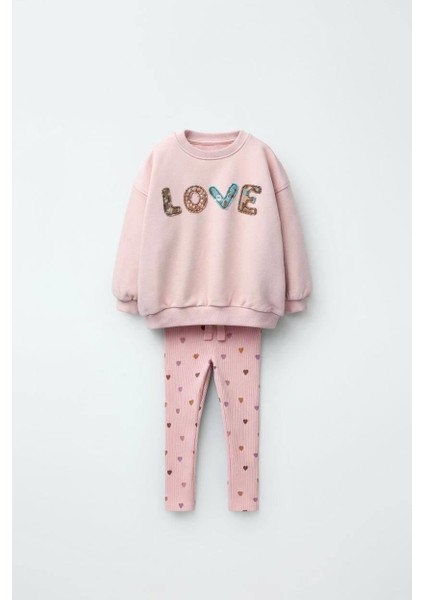 Kız Çocuk Pamuklu Pembe Love Nakışlı Sweatshirt ve Kalpli Tayt Takım – 2'li Rahat Günlük Set