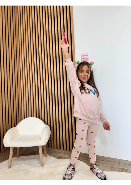 Kız Çocuk Pamuklu Pembe Love Nakışlı Sweatshirt ve Kalpli Tayt Takım – 2'li Rahat Günlük Set