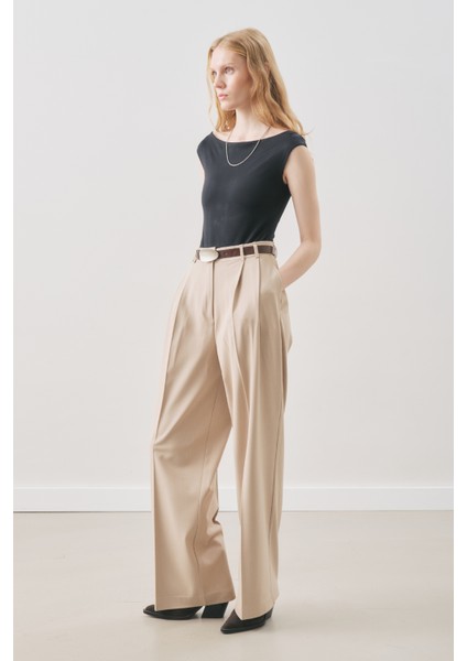 Dına Pile Detaylı Pantolon Bej fırsatları