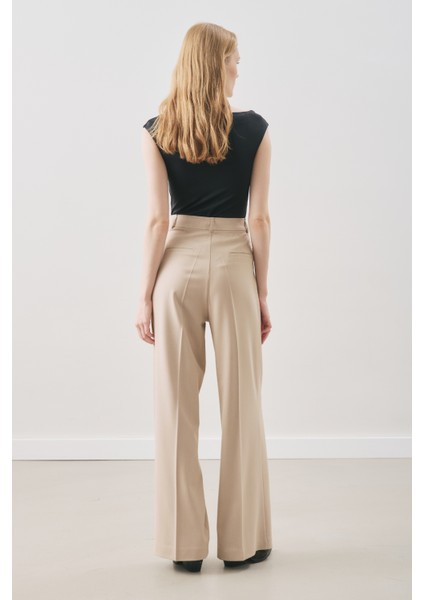 Dına Pile Detaylı Pantolon Bej
