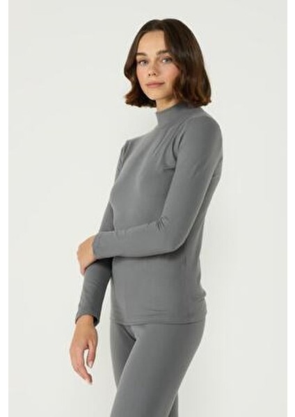 Kadın Termal Takım Uzun Kol Yakalı Füme Renk Şık ve Rahat Tasarım
