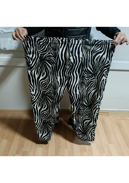 Kadın Bayan Büyük Battal Extra Turbo Jumbo Beden Süet Penye Kumaş 2 Yan Cepli Pantolon Eşofman Altı Pijama Altı 130 Kilograma Kadar Olur Bol Likralı Esneyen Kumaş Bel Lastikli Süs Bagcıklı fiyatları