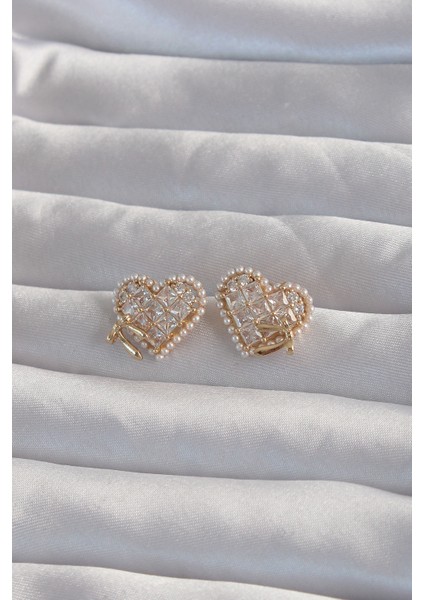 Pirinç Gold Renk Fiyonk Detay Incili Zirkon Taşlı Kalp Küpe - Lisinya