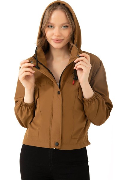 Kadın Su Geçirmez ve Rüzgara Dayanıklı Kapüşonlu Çıt Çıtlı Mevsimlik Yağmurluk modelleri