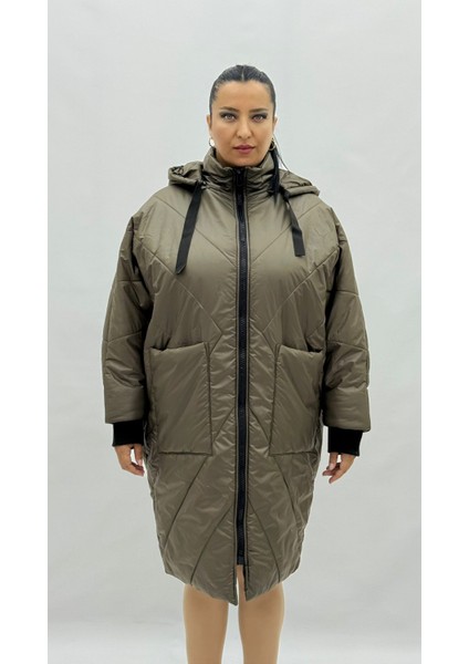 Büyük Beden Kapüşonlu Dizlatı Kadın Yarasa Kol Şişme Kaban