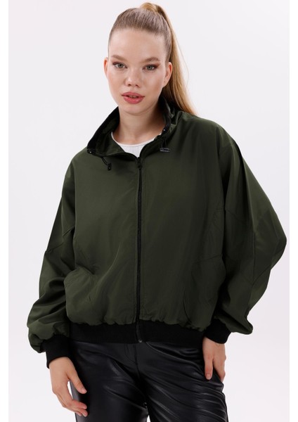 Kadın Dik Yaka Su ve Rüzgar Geçirmez Oversize Crop Mevsimlik Yağmurluk Rüzgarlık