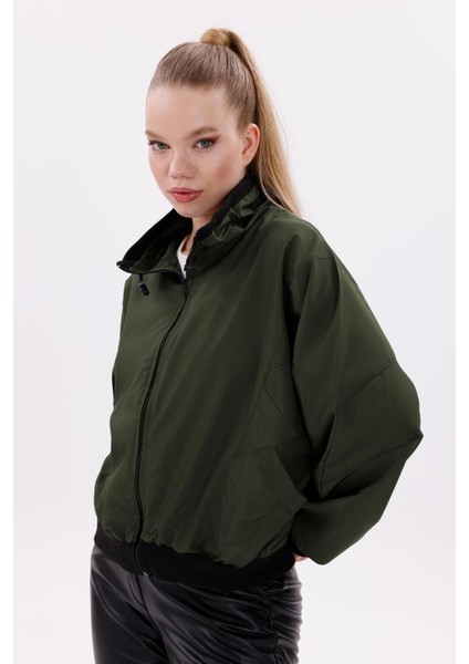 Kadın Dik Yaka Su ve Rüzgar Geçirmez Oversize Crop Mevsimlik Yağmurluk Rüzgarlık indirimleri