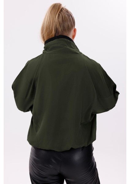 Kadın Dik Yaka Su ve Rüzgar Geçirmez Oversize Crop Mevsimlik Yağmurluk Rüzgarlık