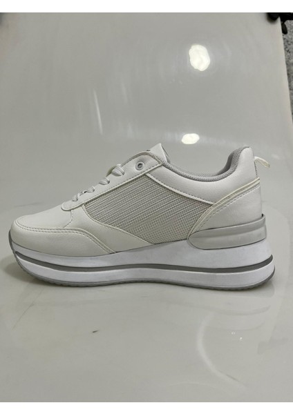 2927 Wickers Beyaz-Gümüş Hafif Dolgu Bayan Spor Ayakkabısı fırsatları