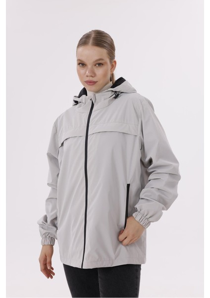 Kadın Kapüşonlu Nova Kumaş Hafif ve Dayanıklı Şık Mevsimlik Su ve Rüzgar Geçirmez Yağmurluk fiyatları