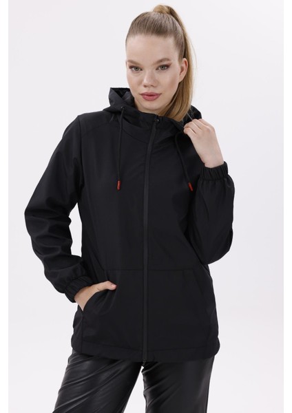 Kadın Siyah Rüzgara Dayanıklı Su Geçirmez Astarlı Kapüşonlu Yağmurluk - Rüzgarlık