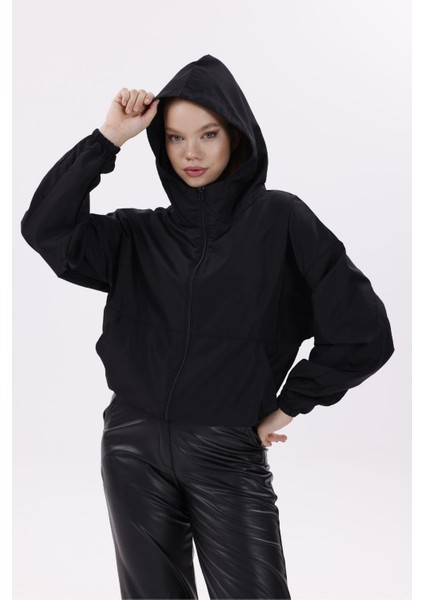 Kadın Kapüşonlu Su ve Rüzgar Geçirmez Oversize Yağmurluk - Rüzgarlık