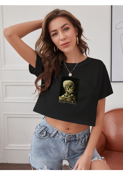 Skull Of A Skeleton With Burning Cigarette Crop Tişört - Siyah modelleri