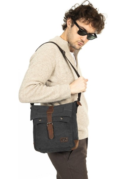 Kanvas Kapaklı Çok Gözlü Çapraz Postacı Çanta Siyah