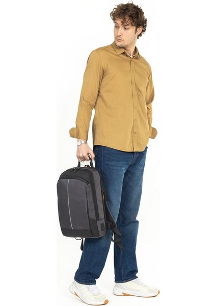 15,6 Inç Laptop ve Tablet Bölmeli Körüklü USB Kablolu Sırt Çantası Gri