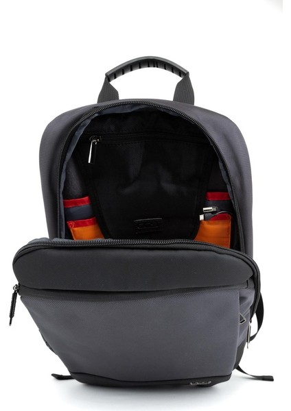 Su Geçirmez Astarlı Sırt Çantasıyla Laptopunuzu Koruyun: 15.6 Inç Laptop Bölmeli, USB Kablolu Siyah