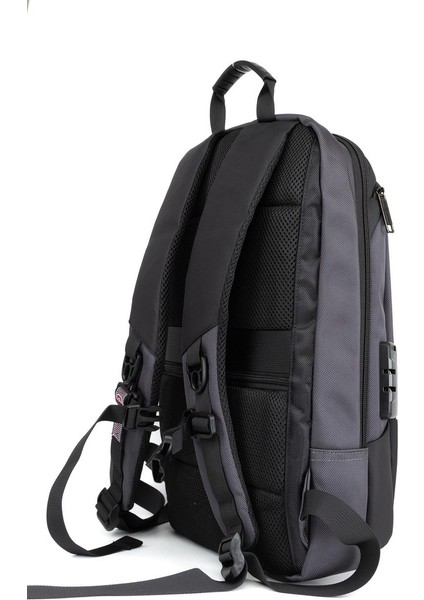 Su Geçirmez Astarlı Sırt Çantasıyla Laptopunuzu Koruyun: 15.6 Inç Laptop Bölmeli, USB Kablolu Gri fırsatları