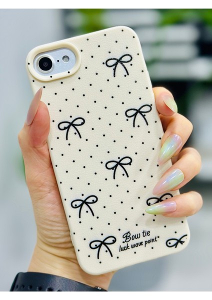 Iphone 7 - 8 - Se 2020 - Se 2022 Uyumlu Baskılı Siyah Fiyonk Darbe Önleyici Silikon Kılıf fiyatları