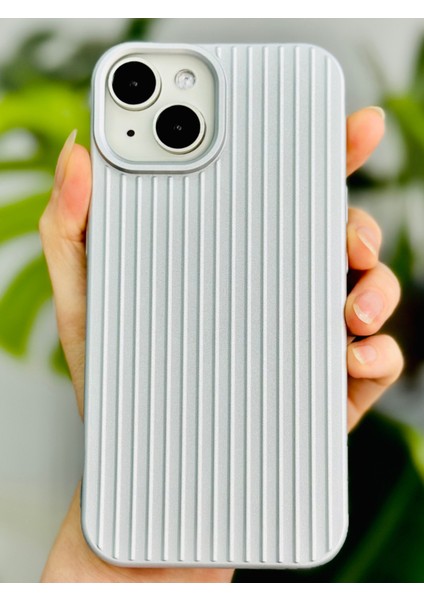 Iphone 13 - 14 ve 15 Uyumlu 3D Serrated Kabartma Parlak Silikon Kılıf