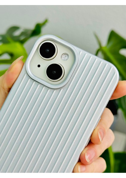 Iphone 13 - 14 ve 15 Uyumlu 3D Serrated Kabartma Parlak Silikon Kılıf fiyatları