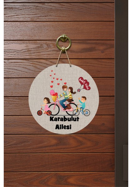 Kapı Süsü Bisikletli Sevimli Aile Ahşap Baskı Kişiye Özel Tasarım