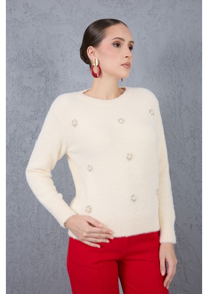 Kadın Ekru Sakal Iplik Taş ve Inci Detaylı Bisiklet Yaka Triko Kazak fırsatları