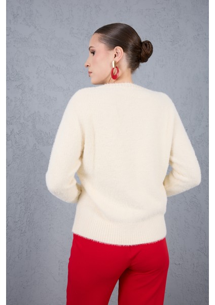 Kadın Ekru Sakal Iplik Taş ve Inci Detaylı Bisiklet Yaka Triko Kazak indirimleri