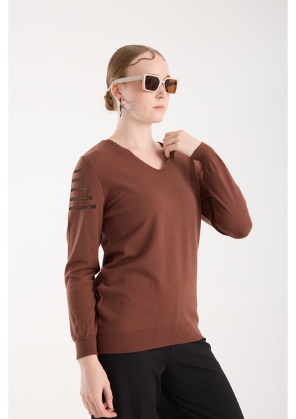 Kadın Kahve Simli Kumaş Detaylı V Yaka Triko Bluz fırsatları