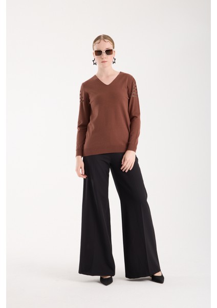 Kadın Kahve Simli Kumaş Detaylı V Yaka Triko Bluz