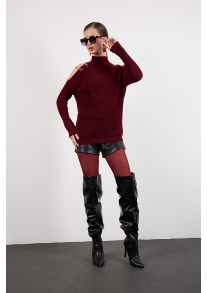 Kadın Bordo Zincir Detaylı Omuz Dekolteli Yarım Balıkçı Yaka Simli Triko Kazak