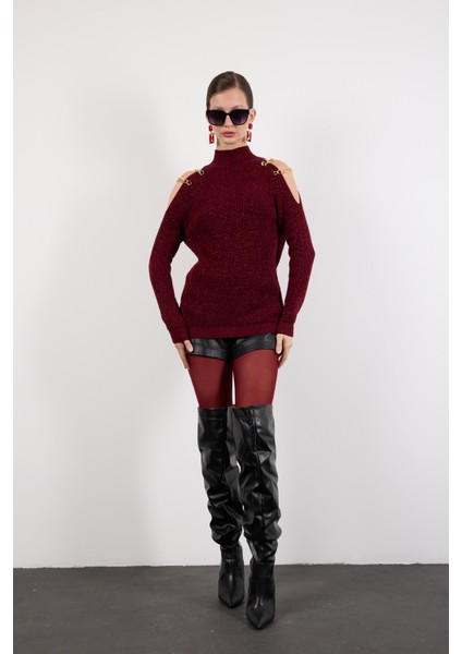 Kadın Bordo Zincir Detaylı Omuz Dekolteli Yarım Balıkçı Yaka Simli Triko Kazak