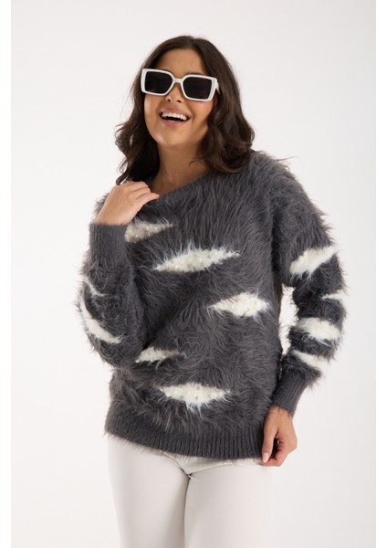 Kadın Füme Sakal Iplik Taş ve Inci Detaylı Bisiklet Yaka Triko Kazak fırsatları