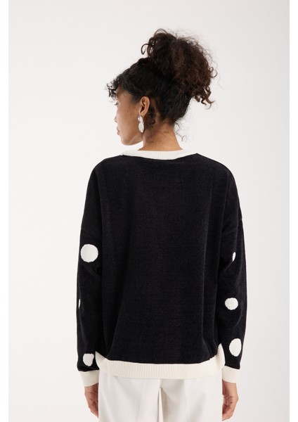 Kadın Siyah Puantiyeli Şönil Kadife Bisiklet Yaka Triko Kazak indirimleri