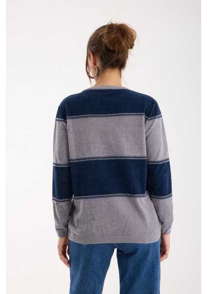 Kadın Gri-Laci Iki Renkli Çapraz Kontrast Dikiş Detaylı Şönil Kadife Triko Bluz indirimleri