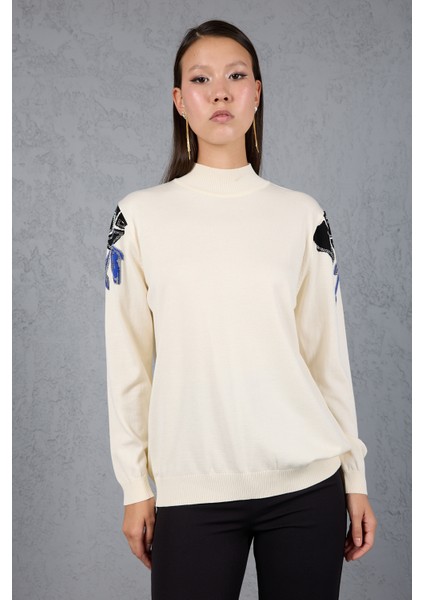 Kadın Ekru Elit Viskon Kumaş Taş Detaylı Omuzlar Yarım Balıkçı Yaka Triko Bluz fiyatları