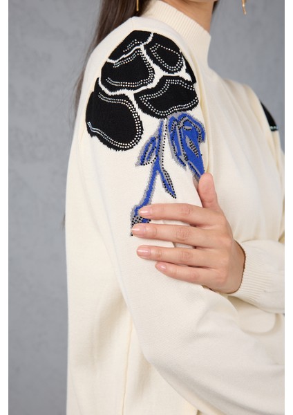 Kadın Ekru Elit Viskon Kumaş Taş Detaylı Omuzlar Yarım Balıkçı Yaka Triko Bluz modelleri