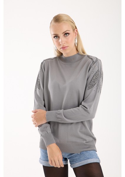 Kadın Gri Elit Viskon Kumaş Taş Detaylı Omuzlar Yarım Balıkçı Yaka Triko Bluz fiyatları