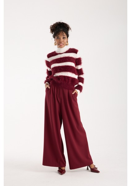 Kadın Bordo Sakal Iplik Taş Detaylı Yarım Balıkçı Yaka Triko Kazak