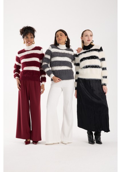 Kadın Bordo Sakal Iplik Taş Detaylı Yarım Balıkçı Yaka Triko Kazak