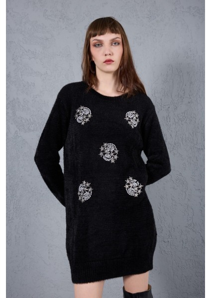 Kadın Siyah Sakal Iplik Boncuk Nakışlı Bisiklet Yaka Triko Kazak indirimleri