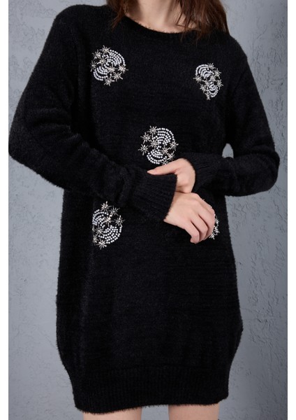 Kadın Siyah Sakal Iplik Boncuk Nakışlı Bisiklet Yaka Triko Kazak