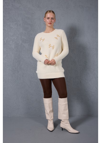 Kadın Ekru Sakal Iplik Boncuk Nakışlı Bisiklet Yaka Triko Kazak