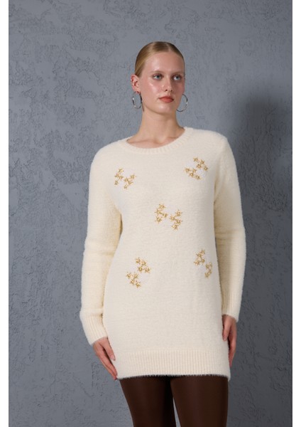 Kadın Ekru Sakal Iplik Boncuk Nakışlı Bisiklet Yaka Triko Kazak