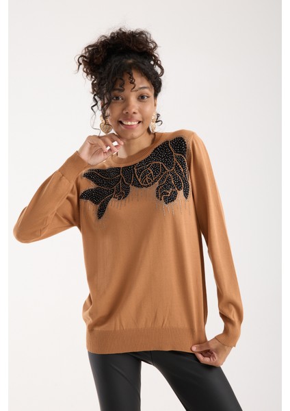 Kadın Bej Elit Viskon Kumaş Taş Detaylı Bisiklet Yaka Triko Bluz