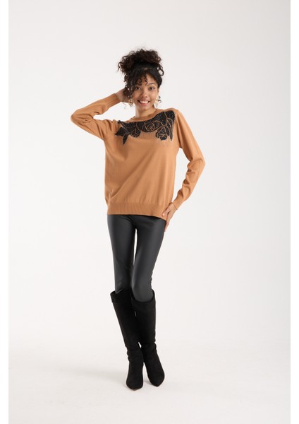 Kadın Bej Elit Viskon Kumaş Taş Detaylı Bisiklet Yaka Triko Bluz