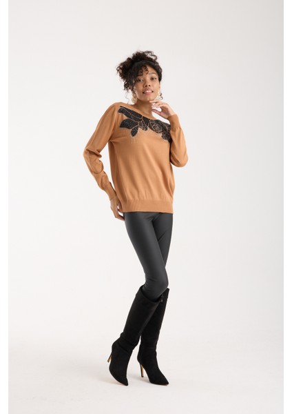 Kadın Bej Elit Viskon Kumaş Taş Detaylı Bisiklet Yaka Triko Bluz